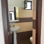 Casa Emelis Gazde/Camere de închiriat *