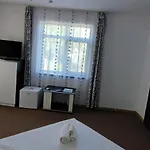 Gazde/Camere de închiriat Casa Emelis Eforie Nord